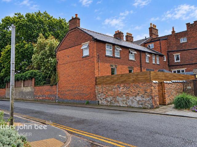 Flat for sale in Hall Drive Park, Alsager