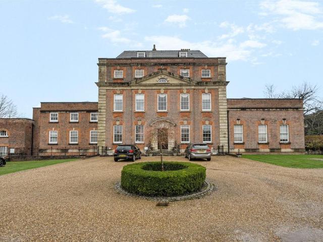 Flat for sale in Milford, Fole