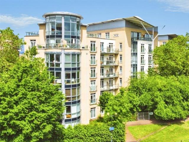 Flat for sale in Newtown, Reading