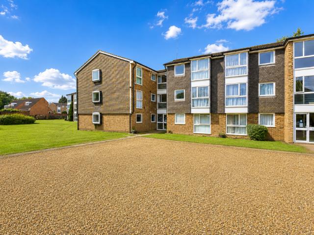 Flat for sale in Five Acres, Hertfordshire
