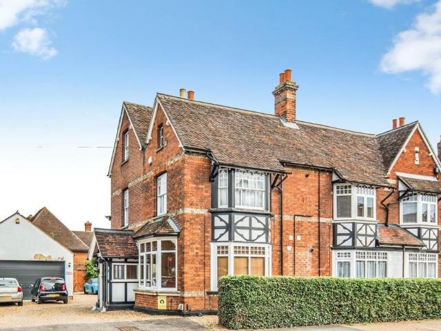 Flat for sale in Bedford