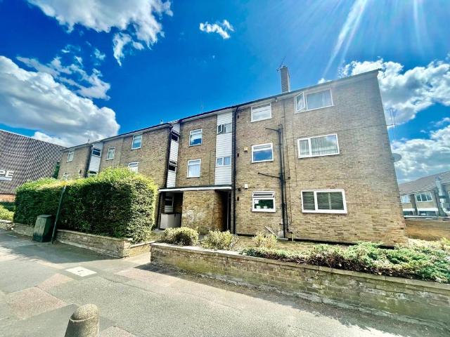 Flat for sale in North Cray, Greater London