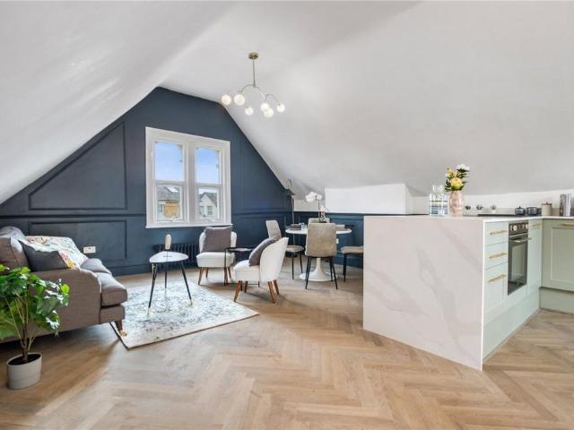 Flat for sale in Friern Barnet, Greater London