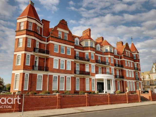 Flat for sale in Holland-on-Sea, Dale Hill