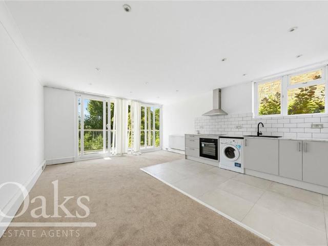 Flat for sale in London Borough of Croydon, Upper Norwood