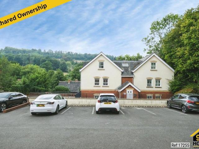 Flat for sale in Thrupp, Stroud
