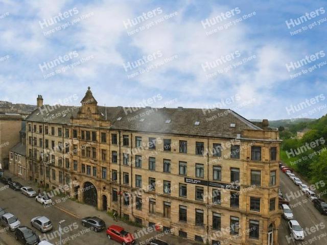 Flat for sale in West Yorkshire