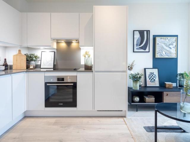 Flat for sale in N18, London