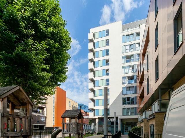 Flat for sale in Old Ford, Bow