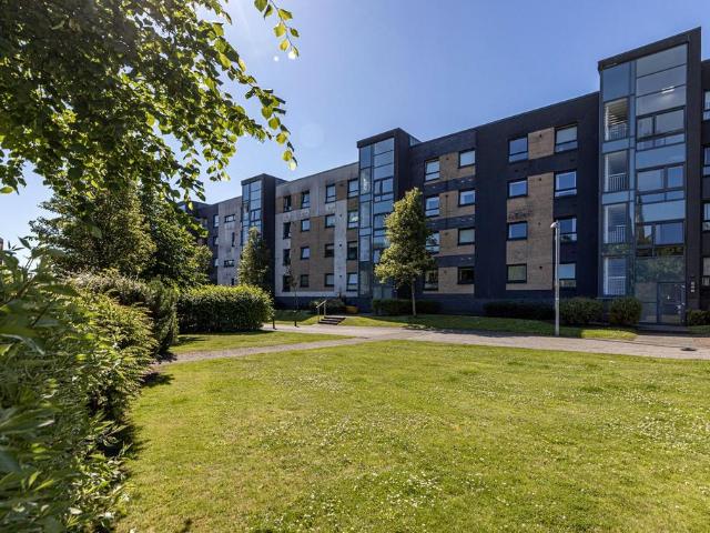 Flat for sale in Garngad, Scotland