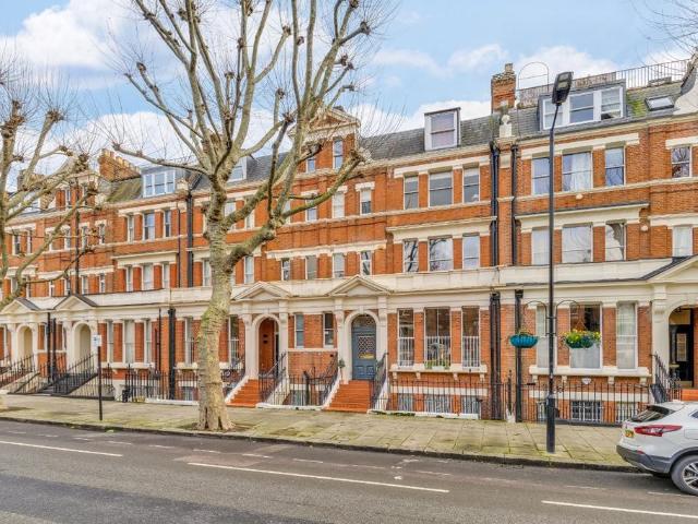 Flat for sale in Maida Vale, Greater London