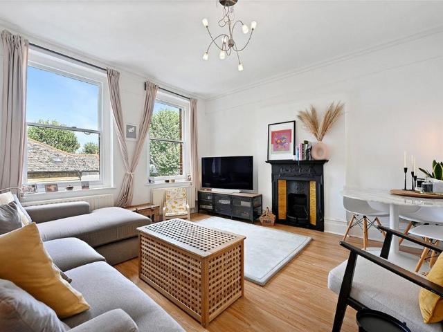 Flat for sale in Hammersmith, Greater London