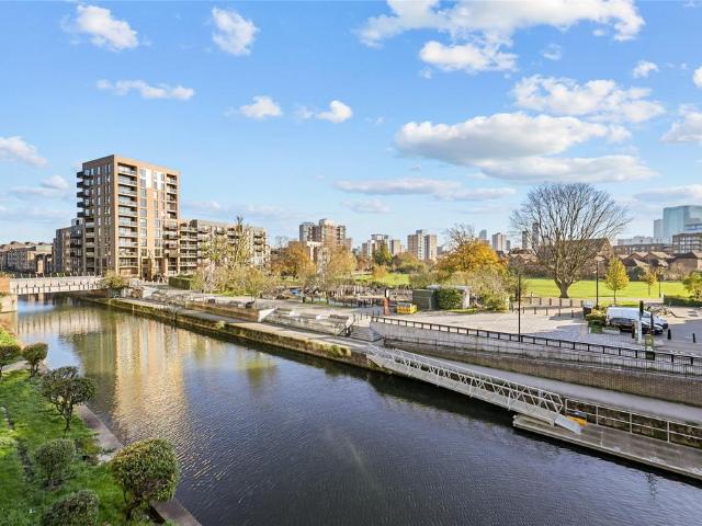 Flat for sale in London Borough of Tower Hamlets, Greater London