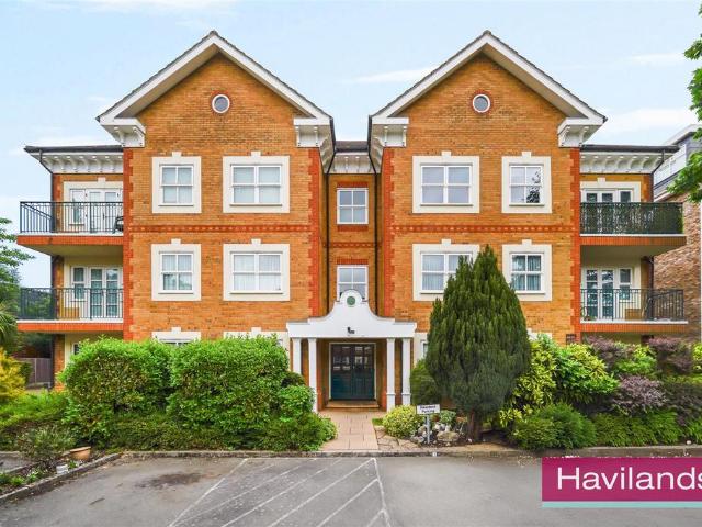 Flat for sale in Cockfosters, Greater London