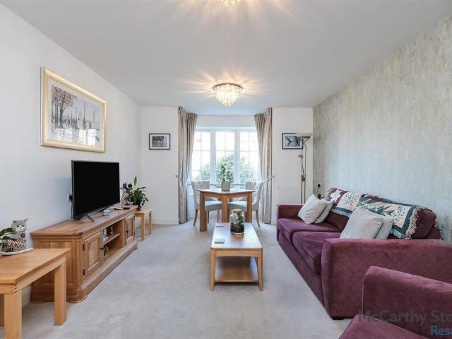 Flat for sale in Amersham