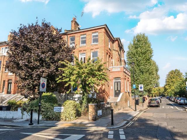 Flat for sale in South Hampstead, Greater London