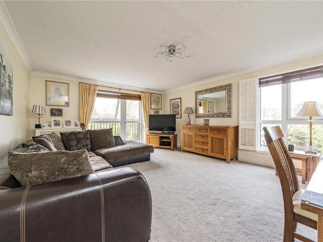 Flat for sale in London Borough of Richmond upon Thames, Greater London