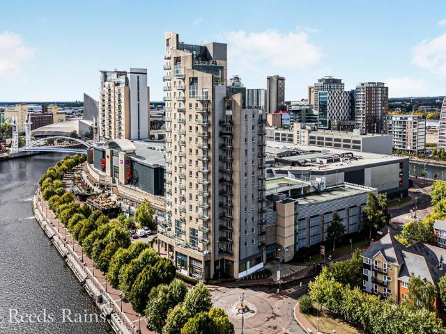 Flat for sale in Salford Quays, Salford