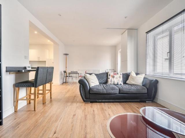 Flat for sale in Kingswood, South Gloucestershire