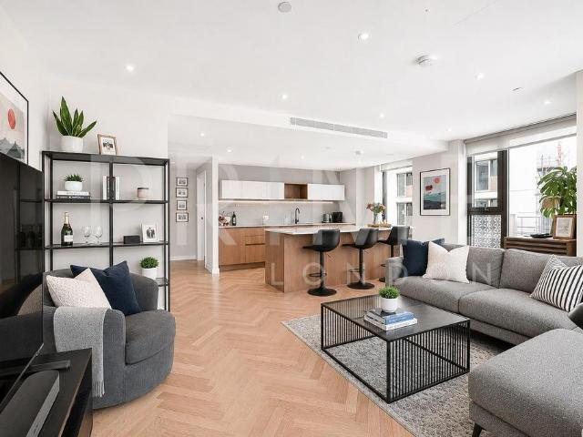 Flat for sale in Fulham, Greater London