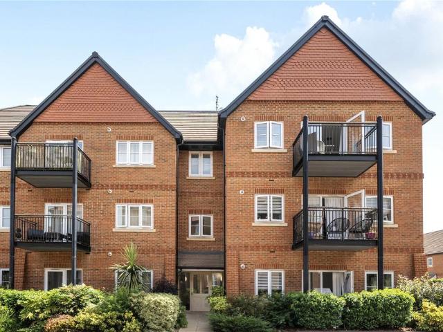 Flat for sale in Daws Hill, Cressex