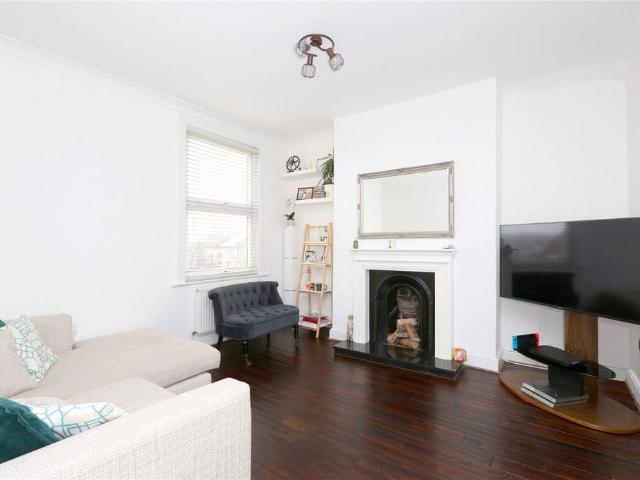 Flat for sale in Friern Barnet, Greater London