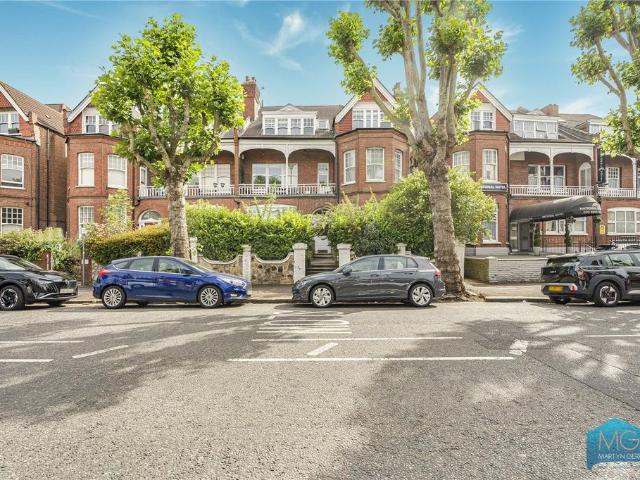 Flat for sale in Muswell Hill, Greater London