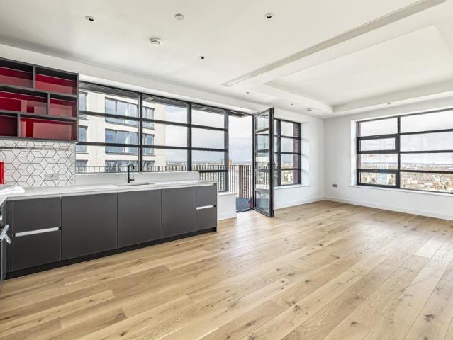 Flat for sale in London City Island, Blackwall