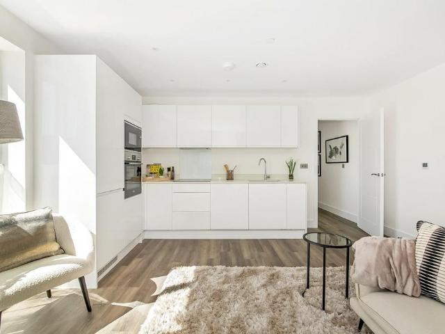 Flat for sale in Camberwell, Greater London