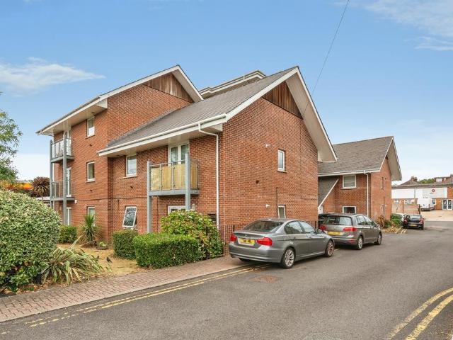 Flat for sale in Upper Shirley, Southampton