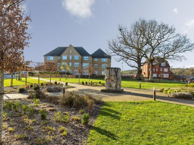 Flat for sale in Tower Hill, Horsham