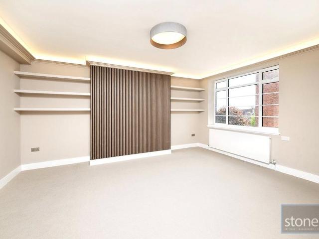 Flat for sale in Belsize Park, Greater London