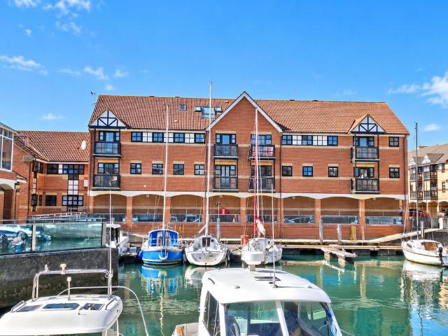 Flat for sale in Shoreham Beach, Adur