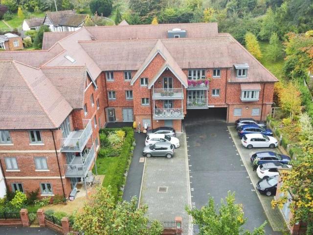 Flat for sale in Marlborough, Easton Royal