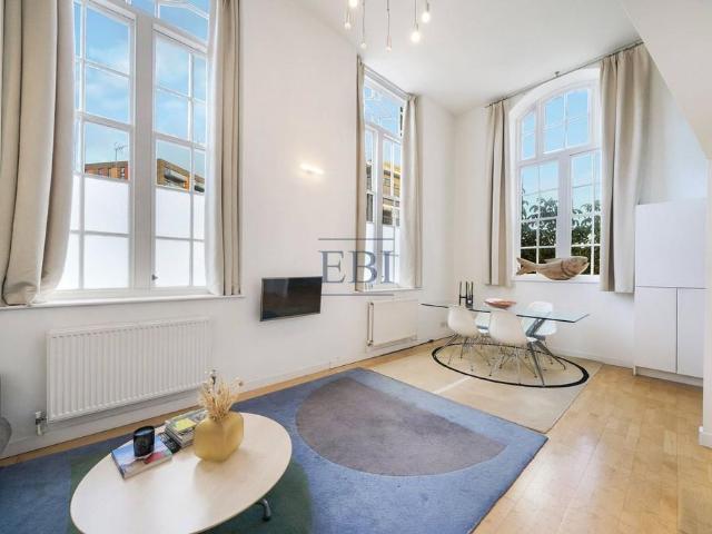 Flat for sale in Limehouse, Greater London