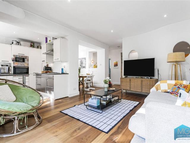 Flat for sale in South Hampstead, Greater London