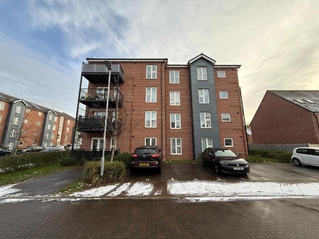 Flat for sale in Dunstable, Bedfordshire