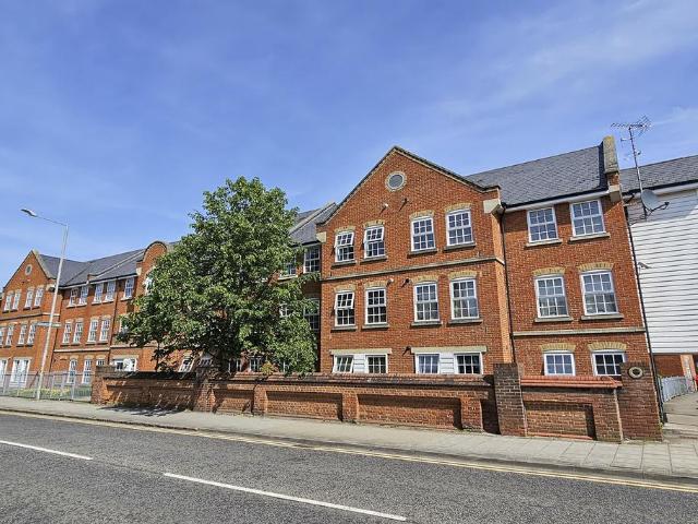 Flat for sale in Walton, Aylesbury