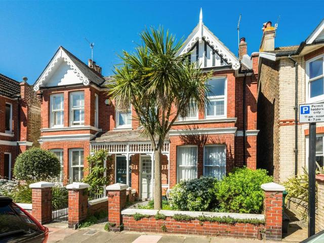 Flat for sale in Hangleton