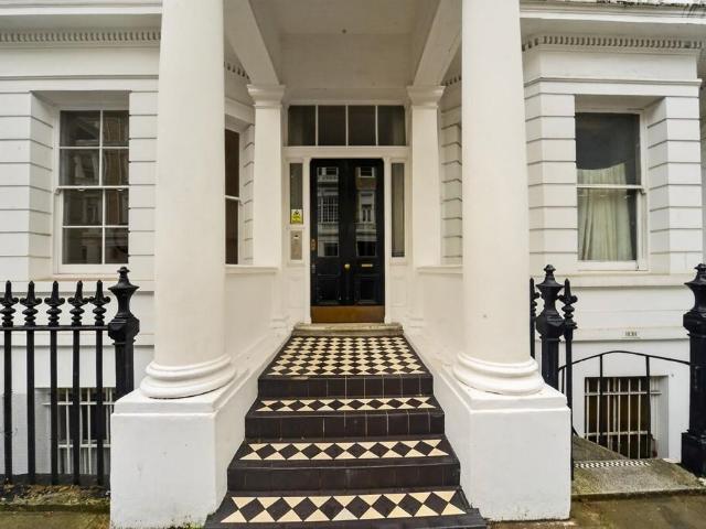 Flat for sale in Brompton, Greater London
