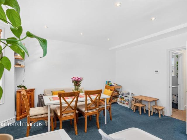 Flat for sale in Bellenden, Greater London