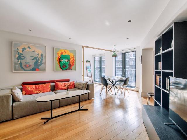 Flat for sale in St Clement Danes, Greater London