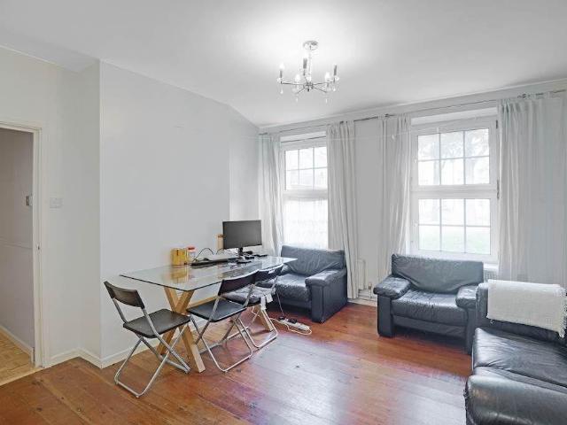 Flat for sale in Bermondsey, Greater London