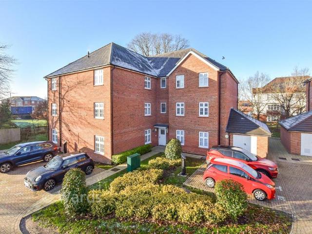 Flat for sale in Midway, Kent
