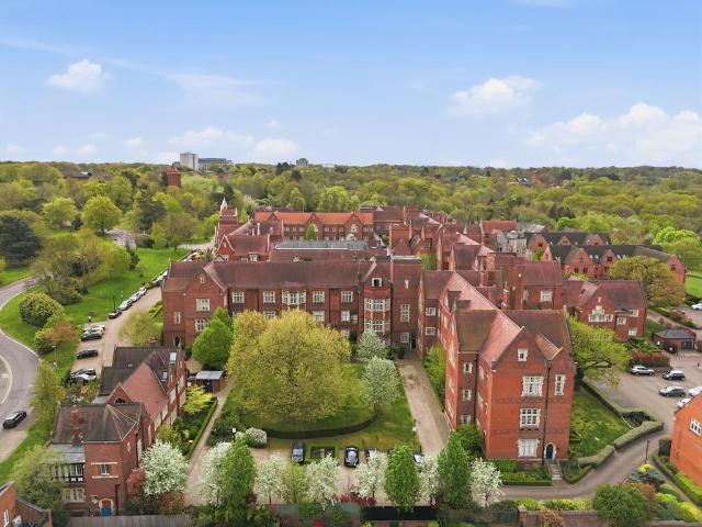 Flat for sale in The Galleries, Navestock Side