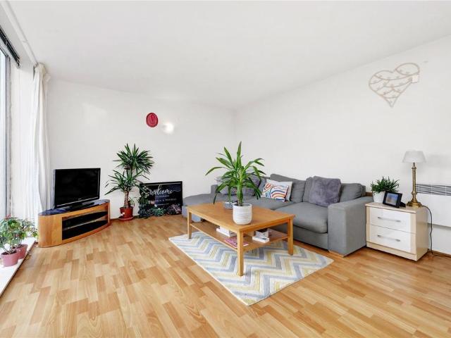 Flat for sale in Ratcliffe, Limehouse
