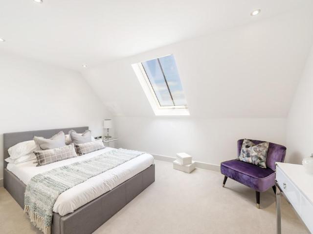 Flat for sale in Harlesden, Greater London