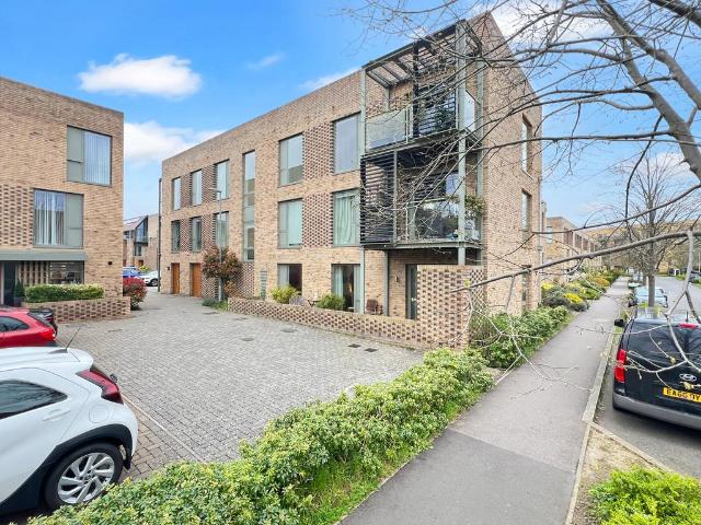 Flat for sale in Arbury, Cambridgeshire
