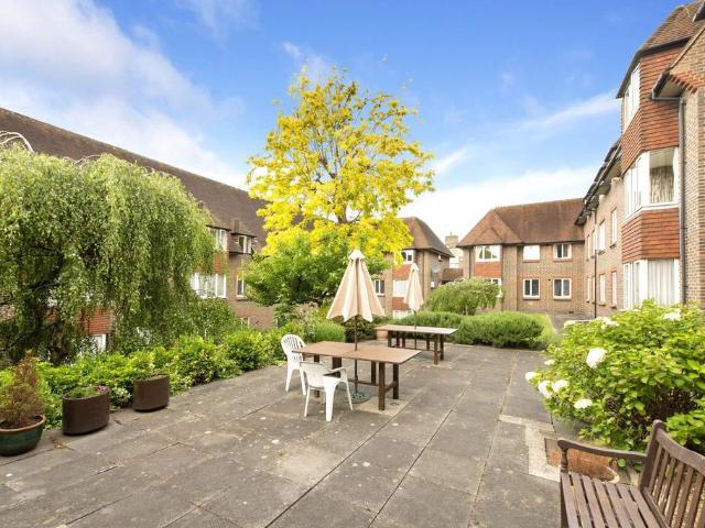Flat for sale in Temple Fortune, Greater London