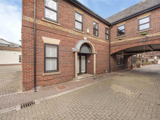 Flat for sale in Hampton, Greater London